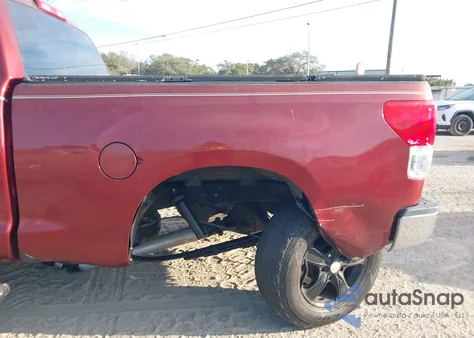 2010 Toyota Tundra Grade V6 z USA, uszkodzony, nr VIN 5TFRU5F17AX022143